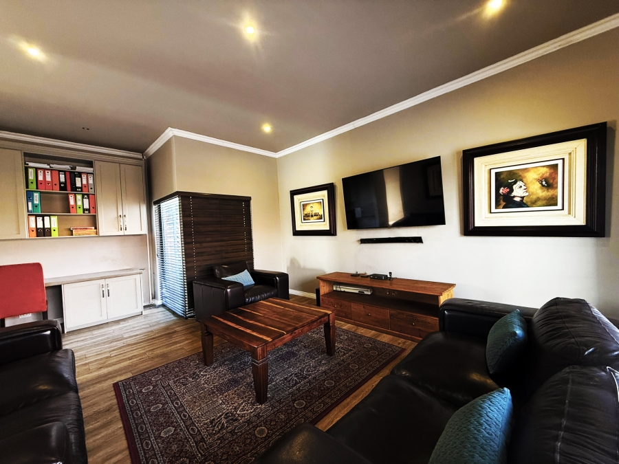 4 Bedroom Property for Sale in Tuscany Ridge North West